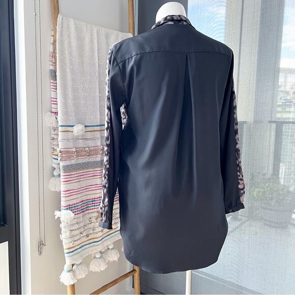 Glowe Side Hustle Dark Leopard Long Sleeves Button Down Shirt Women’s Small - Picture 5 of 12